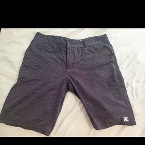 DC Men’s Grey Stripe Shorts Size 36 | Streetwear Authentic Apparel Division C29